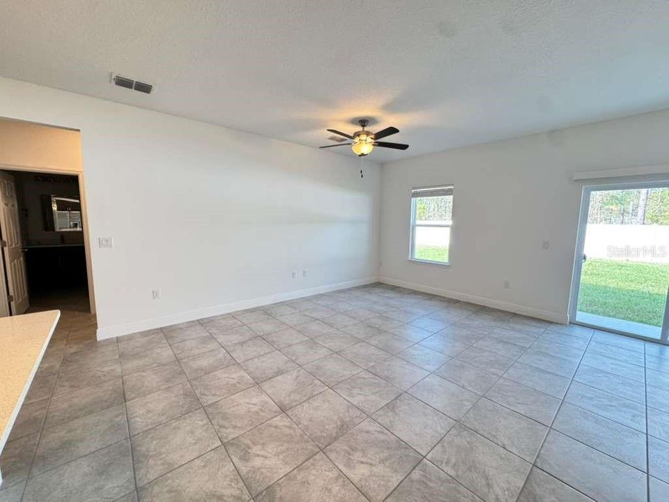 For Rent: $1,995 (4 beds, 2 baths, 1696 Square Feet)