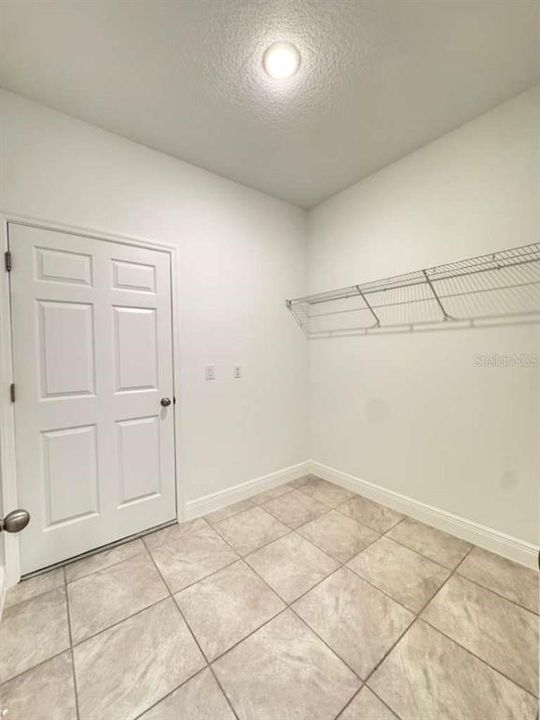 For Rent: $1,995 (4 beds, 2 baths, 1696 Square Feet)