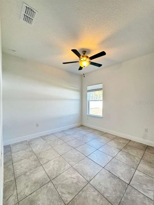 For Rent: $1,995 (4 beds, 2 baths, 1696 Square Feet)