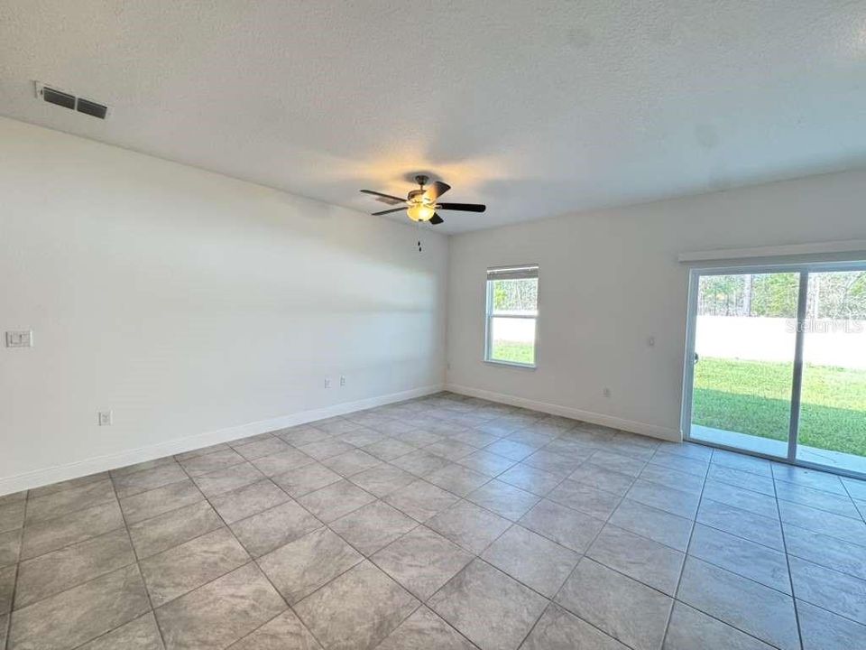 For Rent: $1,995 (4 beds, 2 baths, 1696 Square Feet)