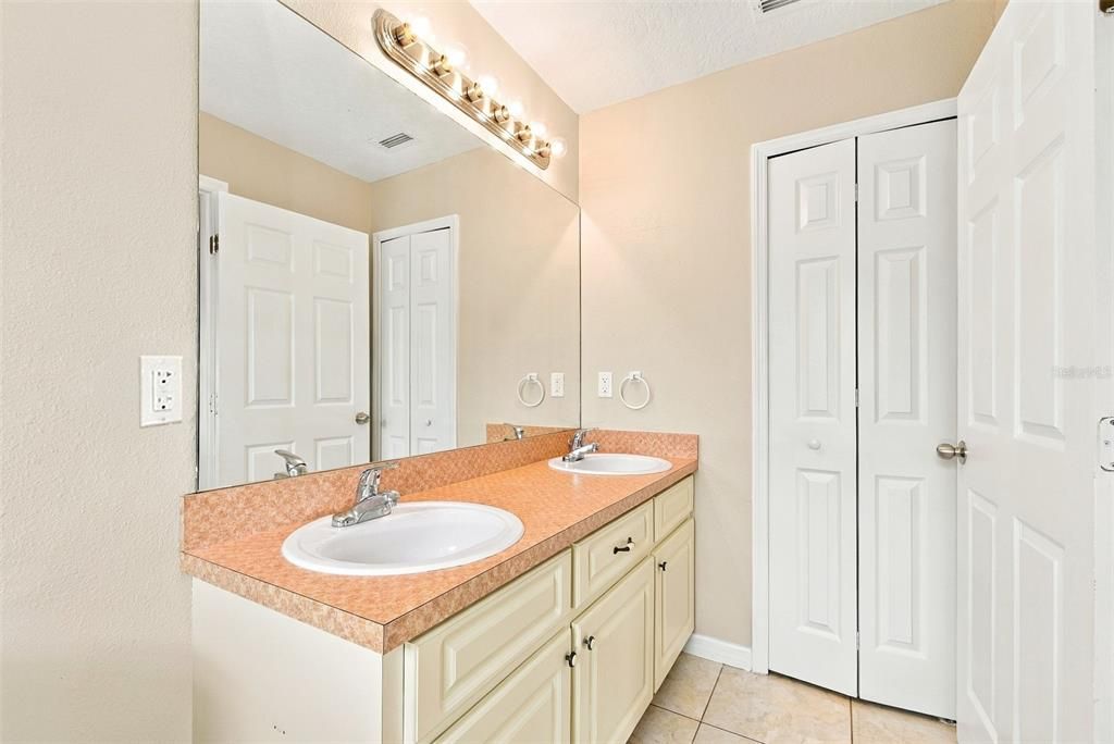 For Rent: $2,495 (3 beds, 2 baths, 1342 Square Feet)