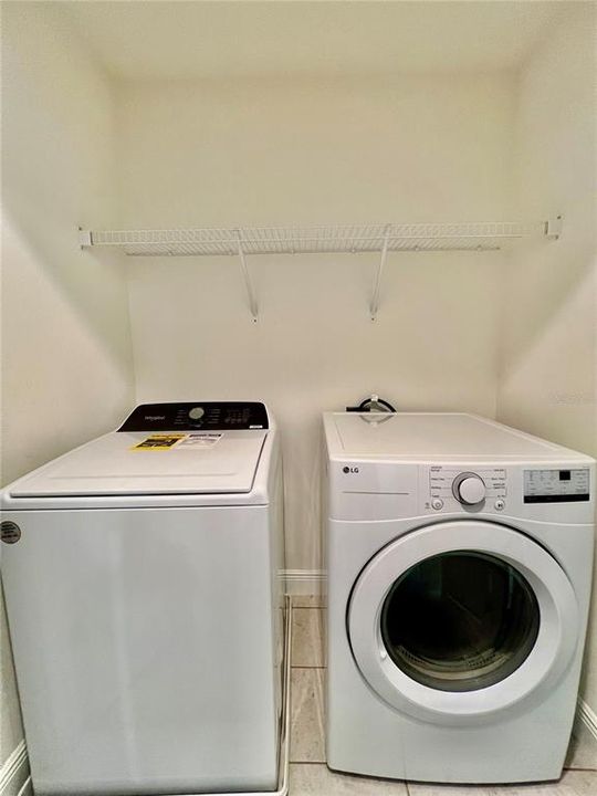 En Renta: $2,150 (3 camas, 3 baños, 1716 Pies cuadrados)