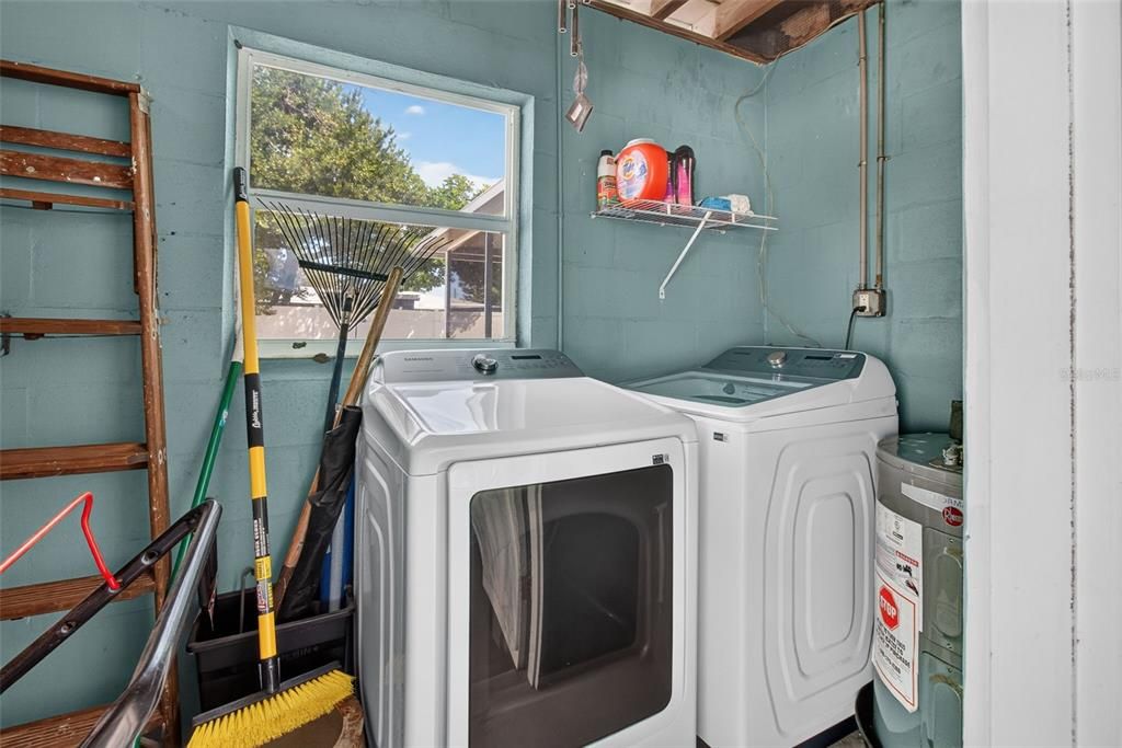 For Sale: $339,900 (3 beds, 1 baths, 1084 Square Feet)