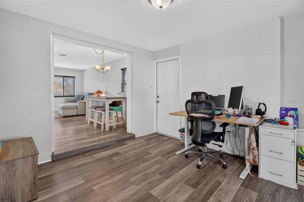 For Sale: $339,900 (3 beds, 1 baths, 1084 Square Feet)