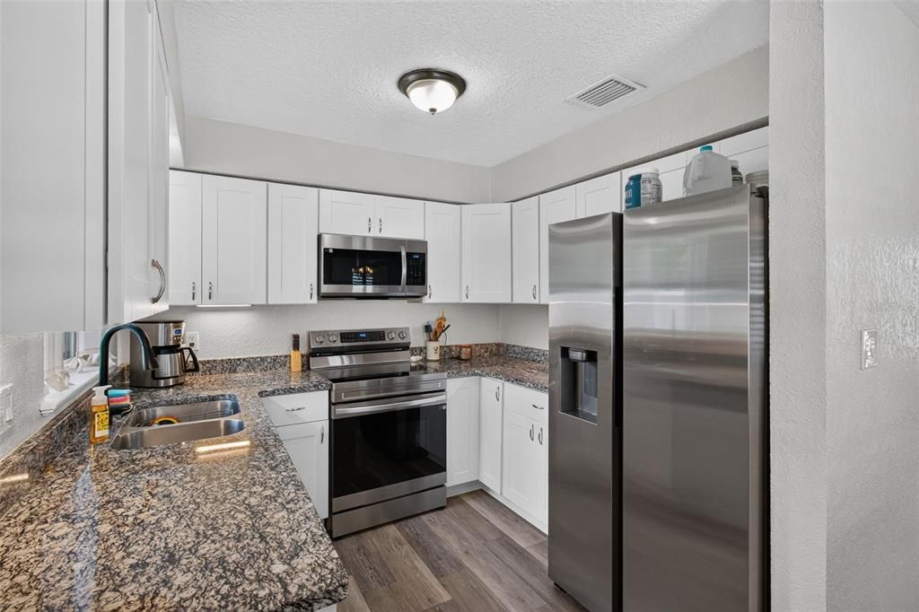 For Sale: $339,900 (3 beds, 1 baths, 1084 Square Feet)