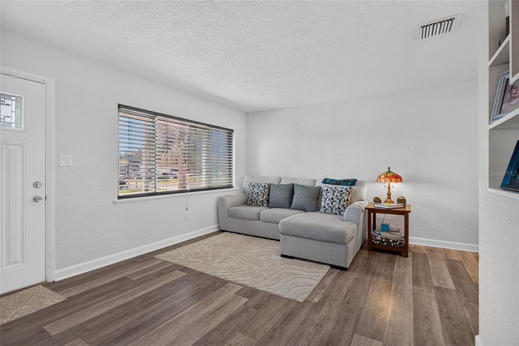For Sale: $339,900 (3 beds, 1 baths, 1084 Square Feet)
