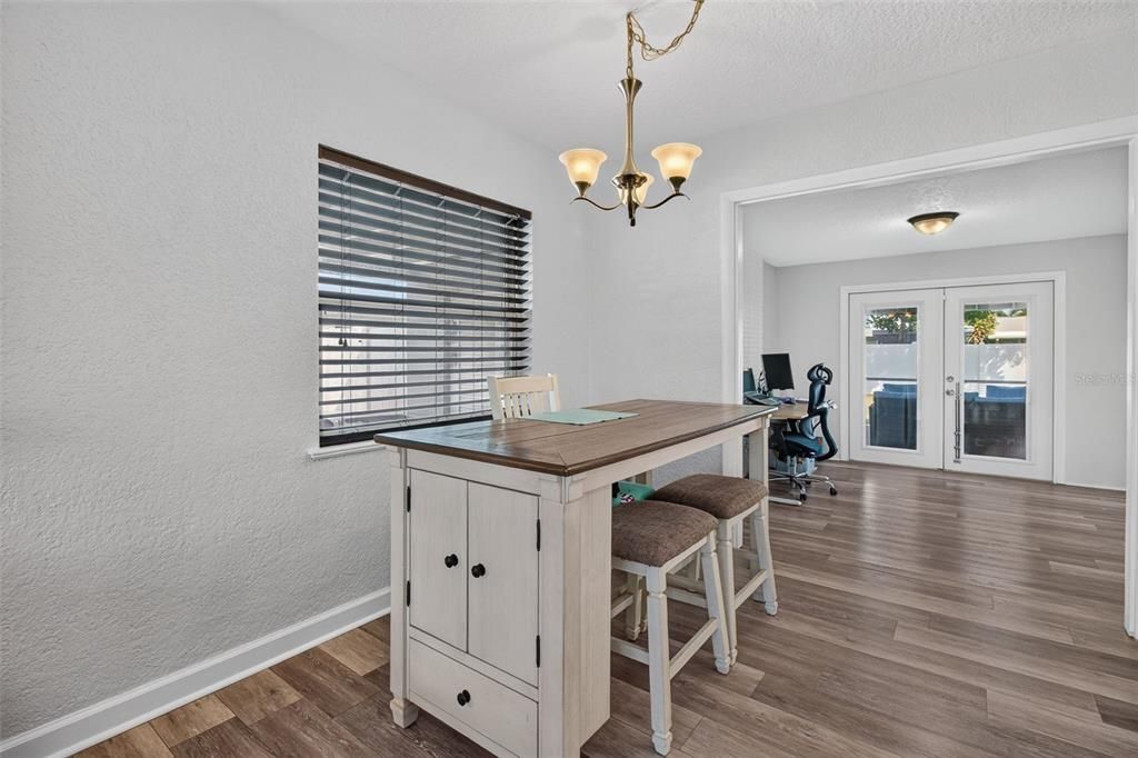 For Sale: $339,900 (3 beds, 1 baths, 1084 Square Feet)