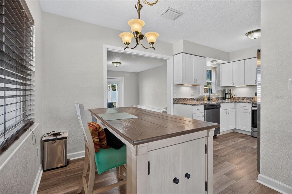 For Sale: $339,900 (3 beds, 1 baths, 1084 Square Feet)