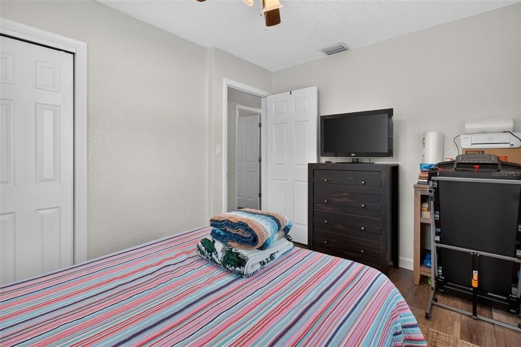 For Sale: $339,900 (3 beds, 1 baths, 1084 Square Feet)
