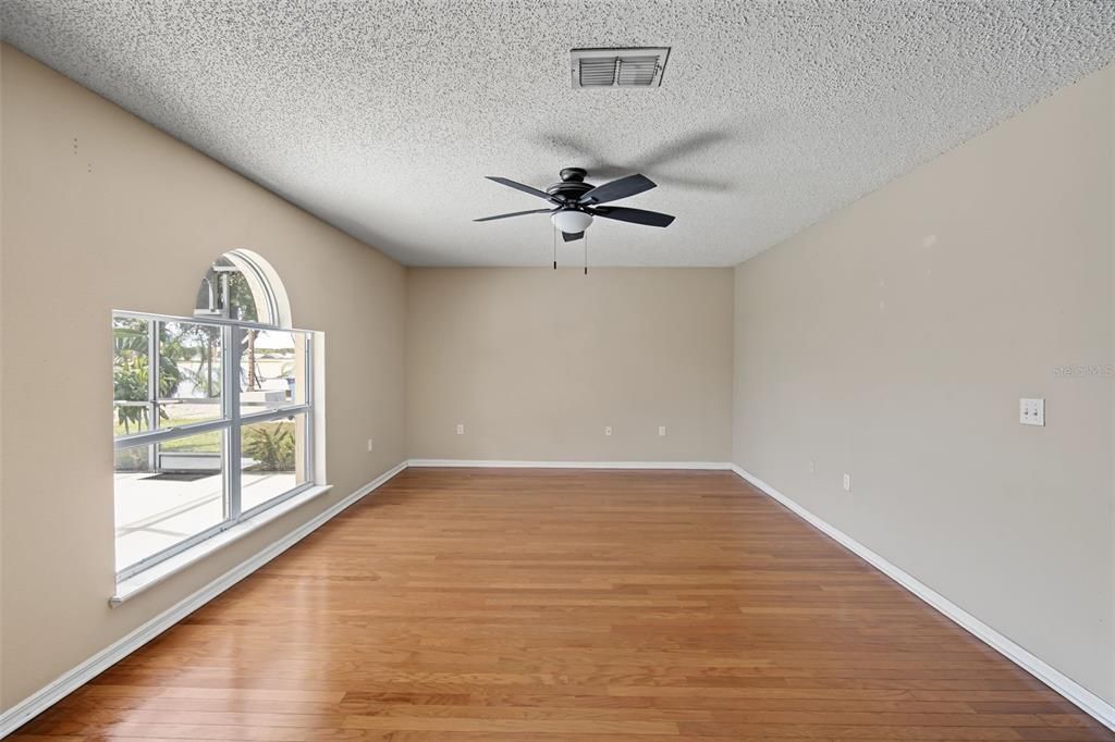 For Rent: $2,995 (4 beds, 2 baths, 2222 Square Feet)