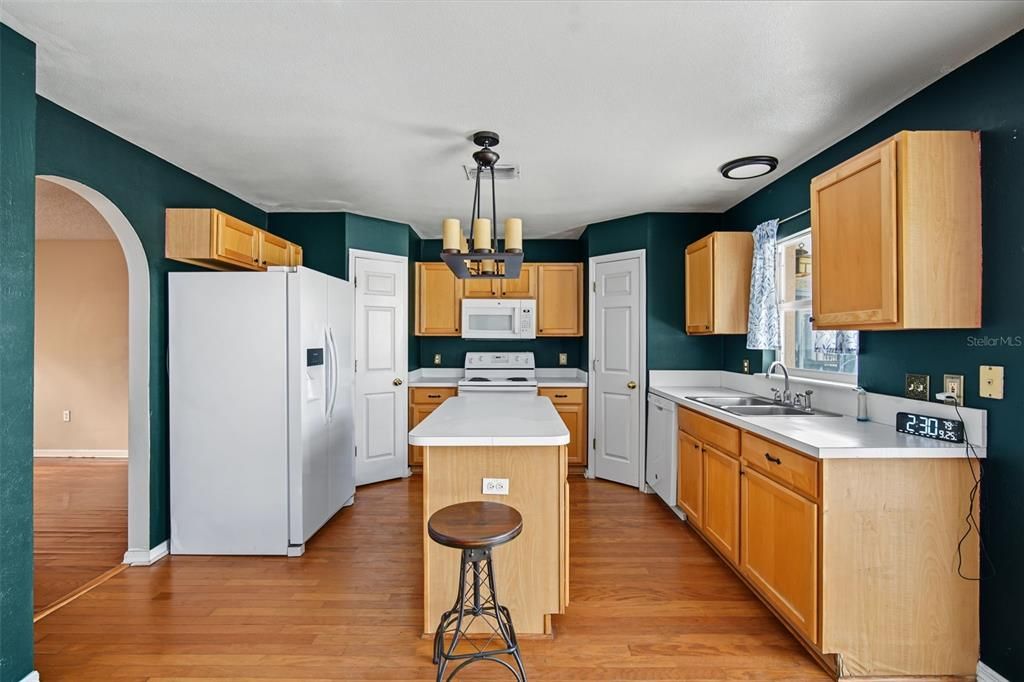 For Rent: $2,995 (4 beds, 2 baths, 2222 Square Feet)