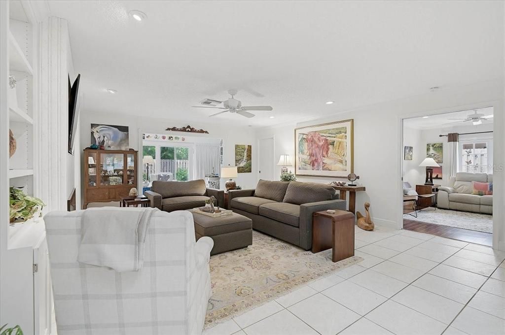 На продажу: $335,000 (3 спален, 2 ванн, 1812 Квадратных фут)