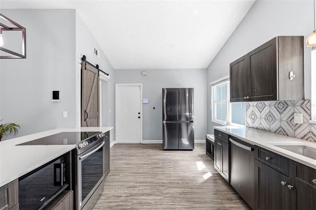 En Venta: $540,000 (4 camas, 2 baños, 1595 Pies cuadrados)
