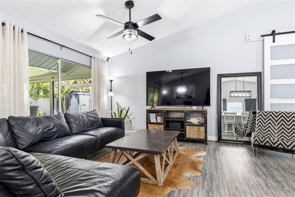 En Venta: $540,000 (4 camas, 2 baños, 1595 Pies cuadrados)