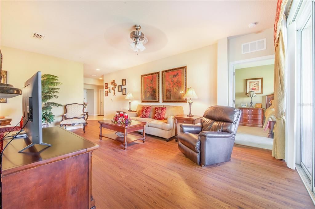 For Sale: $235,000 (2 beds, 2 baths, 1435 Square Feet)