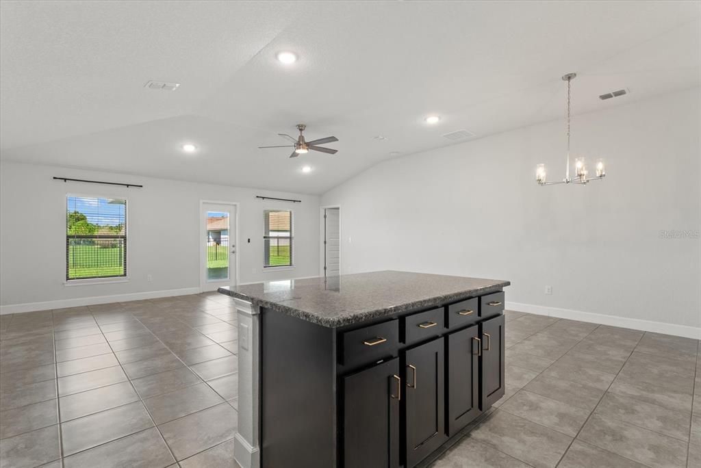 En Venta: $364,900 (3 camas, 2 baños, 1718 Pies cuadrados)