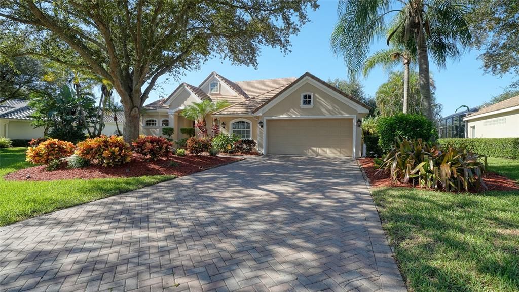 En Venta: $949,900 (3 camas, 3 baños, 2923 Pies cuadrados)