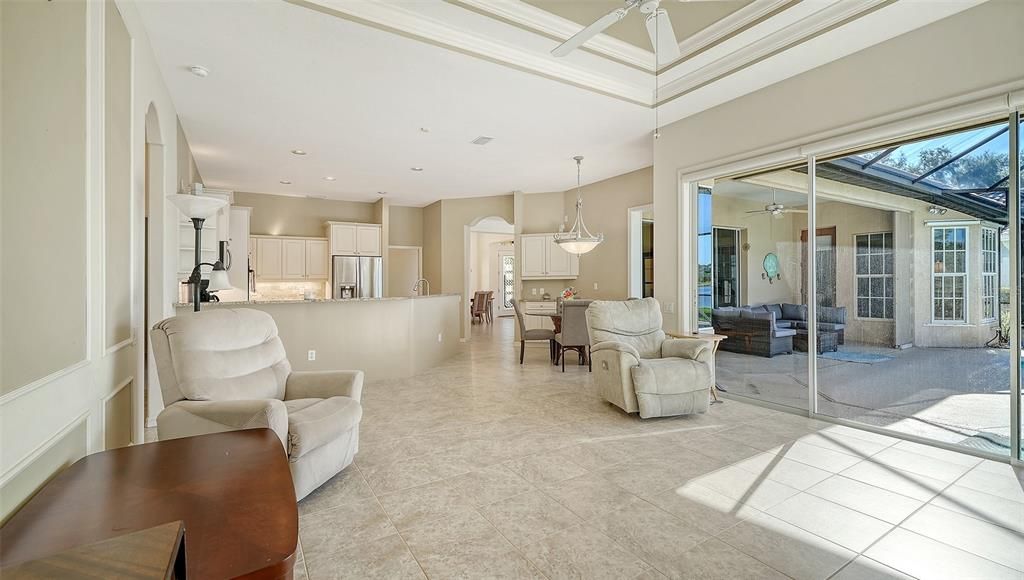 En Venta: $949,900 (3 camas, 3 baños, 2923 Pies cuadrados)