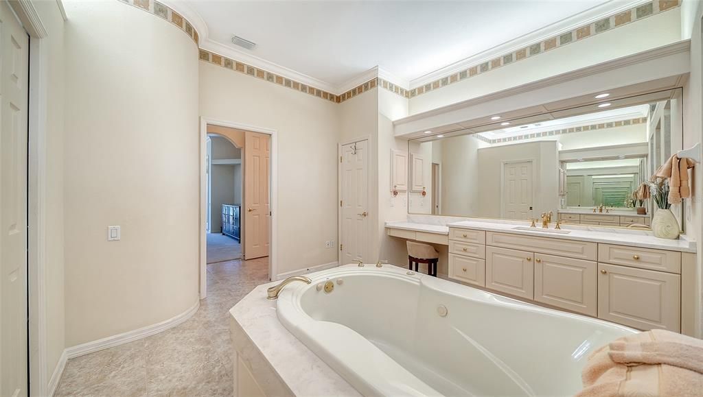 En Venta: $949,900 (3 camas, 3 baños, 2923 Pies cuadrados)
