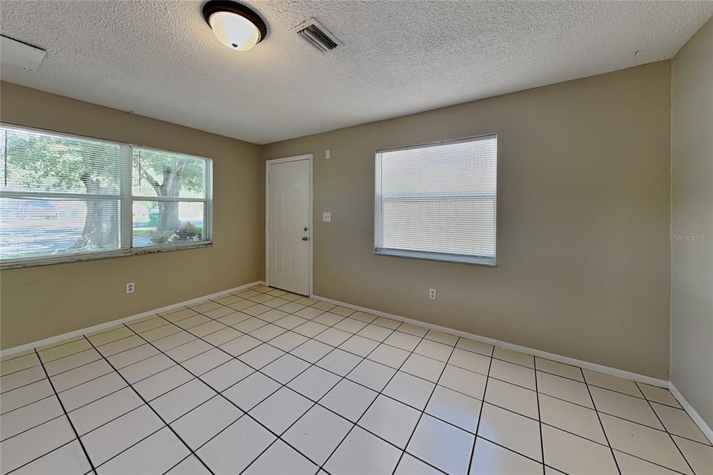 For Rent: $1,545 (3 beds, 1 baths, 855 Square Feet)