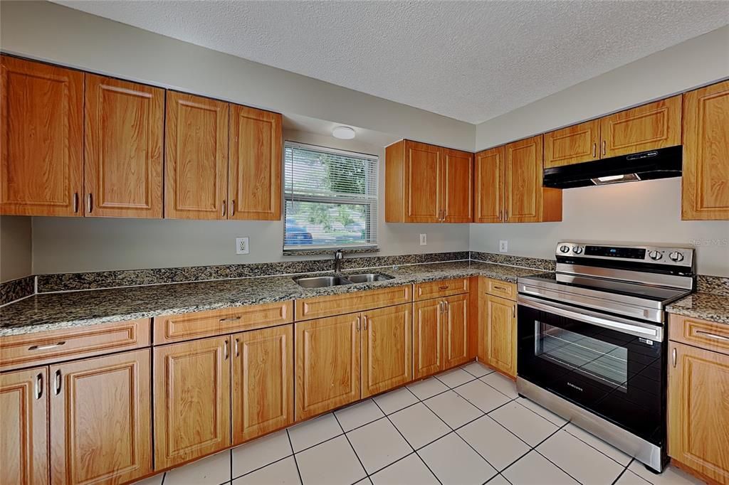 For Rent: $1,545 (3 beds, 1 baths, 855 Square Feet)