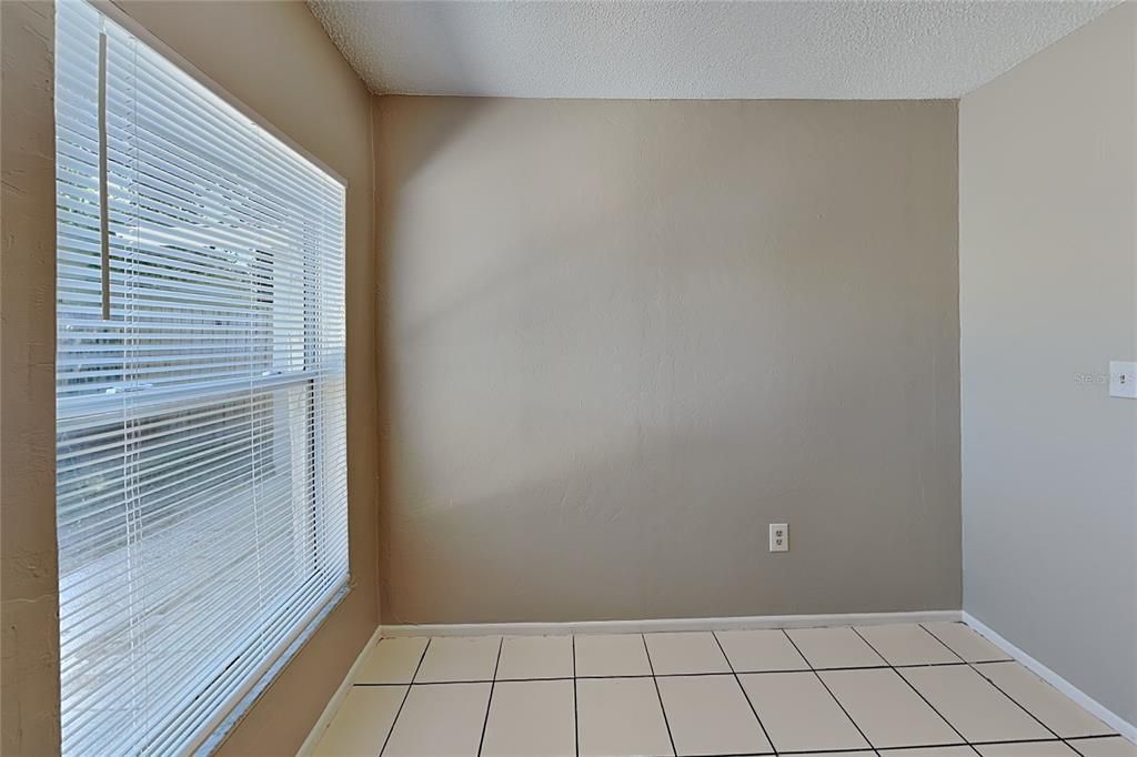 For Rent: $1,545 (3 beds, 1 baths, 855 Square Feet)
