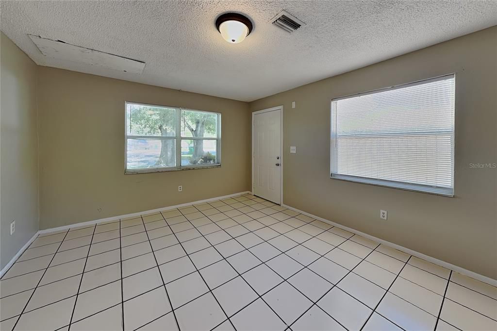 For Rent: $1,545 (3 beds, 1 baths, 855 Square Feet)