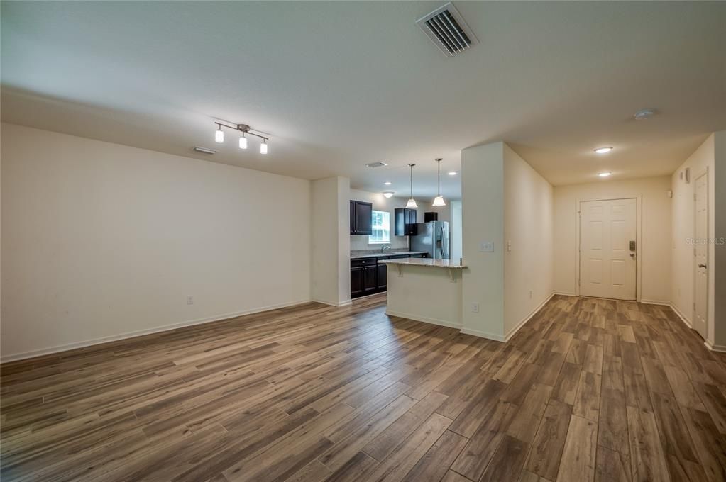 En Venta: $390,000 (4 camas, 2 baños, 2551 Pies cuadrados)