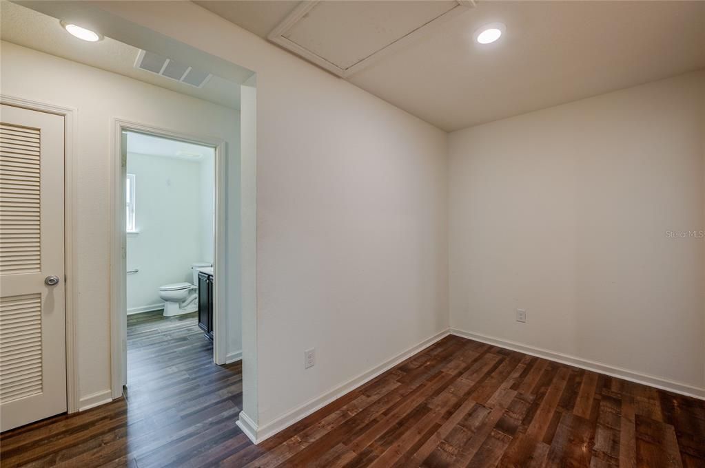 En Venta: $390,000 (4 camas, 2 baños, 2551 Pies cuadrados)