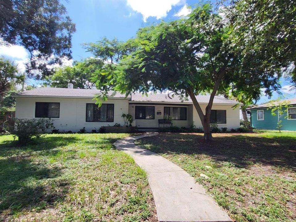 For Sale: $429,000 (3 beds, 2 baths, 1156 Square Feet)