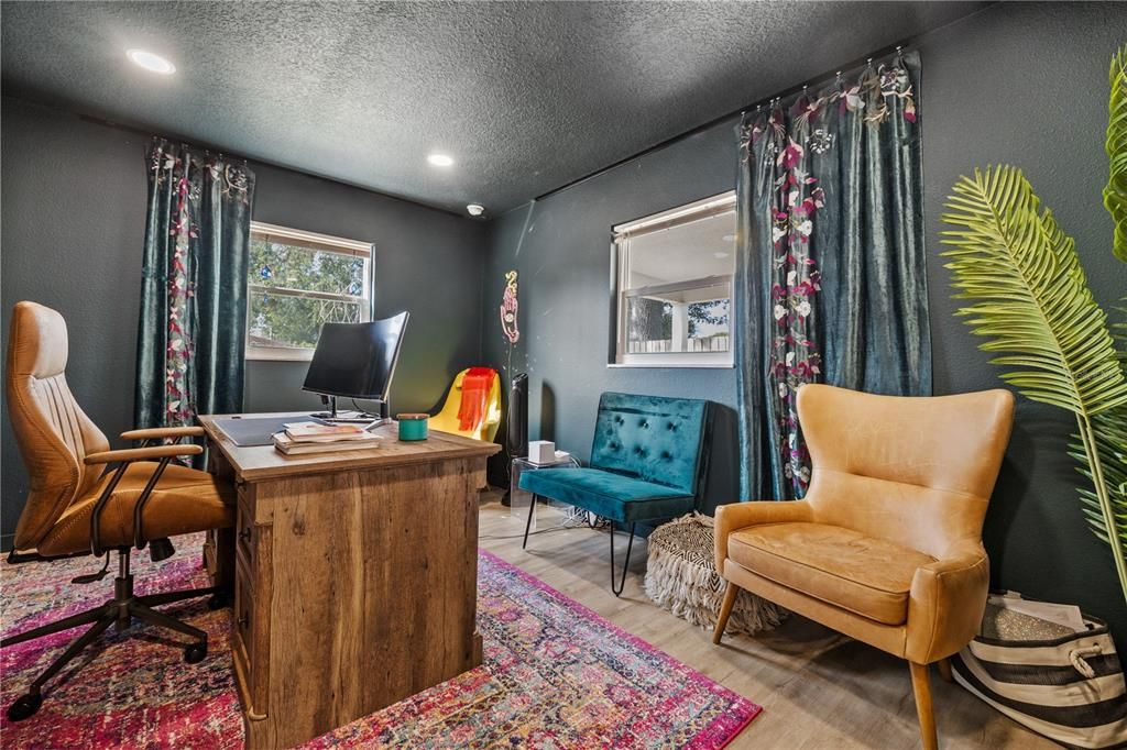 For Sale: $565,000 (3 beds, 2 baths, 1278 Square Feet)