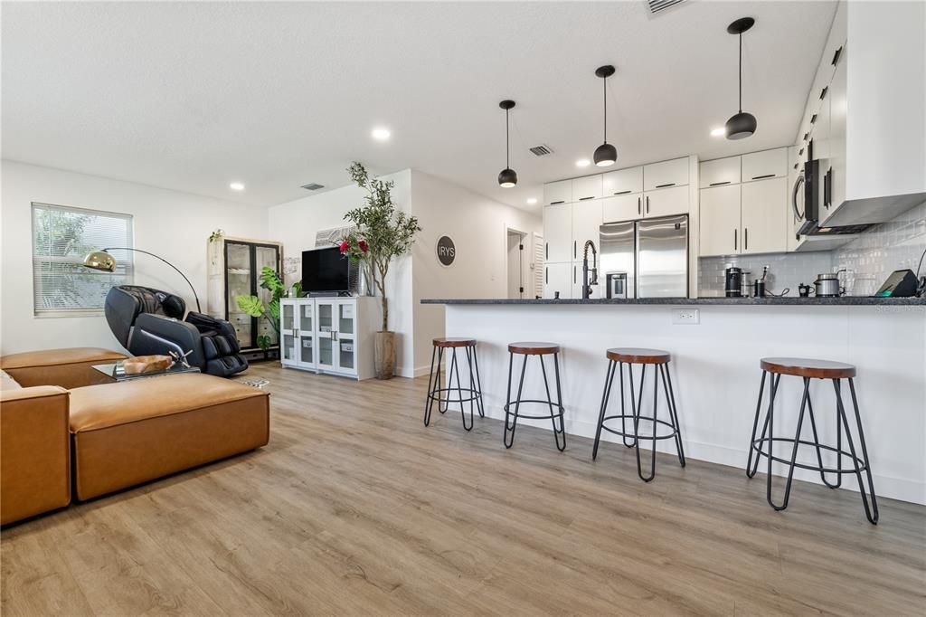 For Sale: $565,000 (3 beds, 2 baths, 1278 Square Feet)
