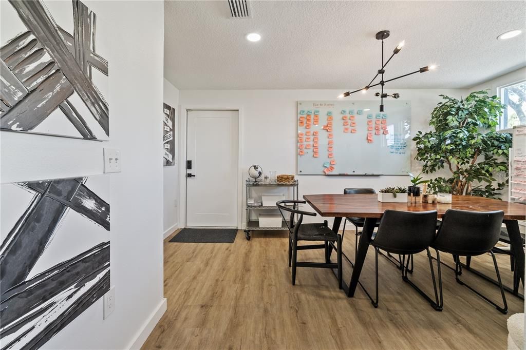 For Sale: $565,000 (3 beds, 2 baths, 1278 Square Feet)