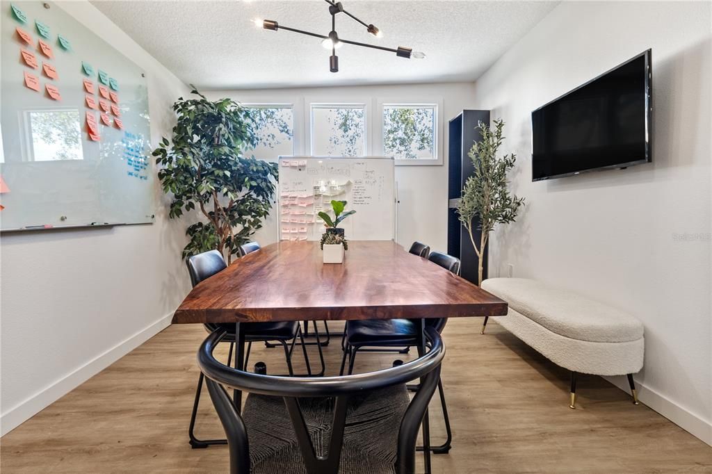For Sale: $565,000 (3 beds, 2 baths, 1278 Square Feet)