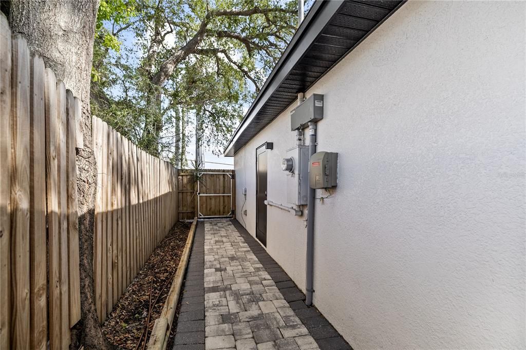 For Sale: $565,000 (3 beds, 2 baths, 1278 Square Feet)