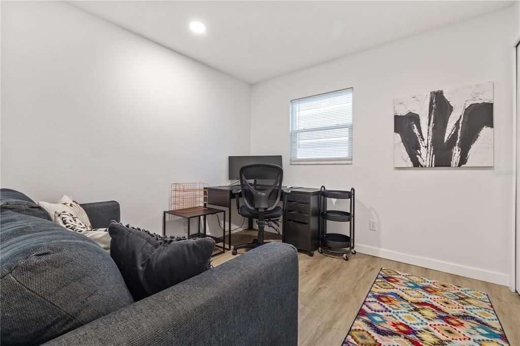 For Sale: $565,000 (3 beds, 2 baths, 1278 Square Feet)