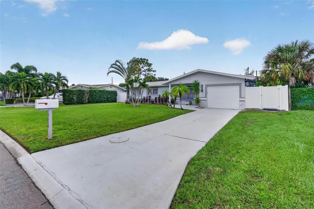 For Sale: $489,000 (4 beds, 3 baths, 1979 Square Feet)