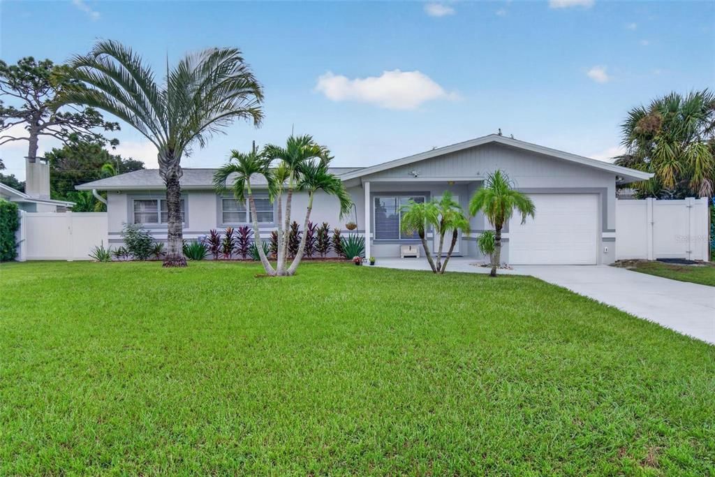 For Sale: $489,000 (4 beds, 3 baths, 1979 Square Feet)