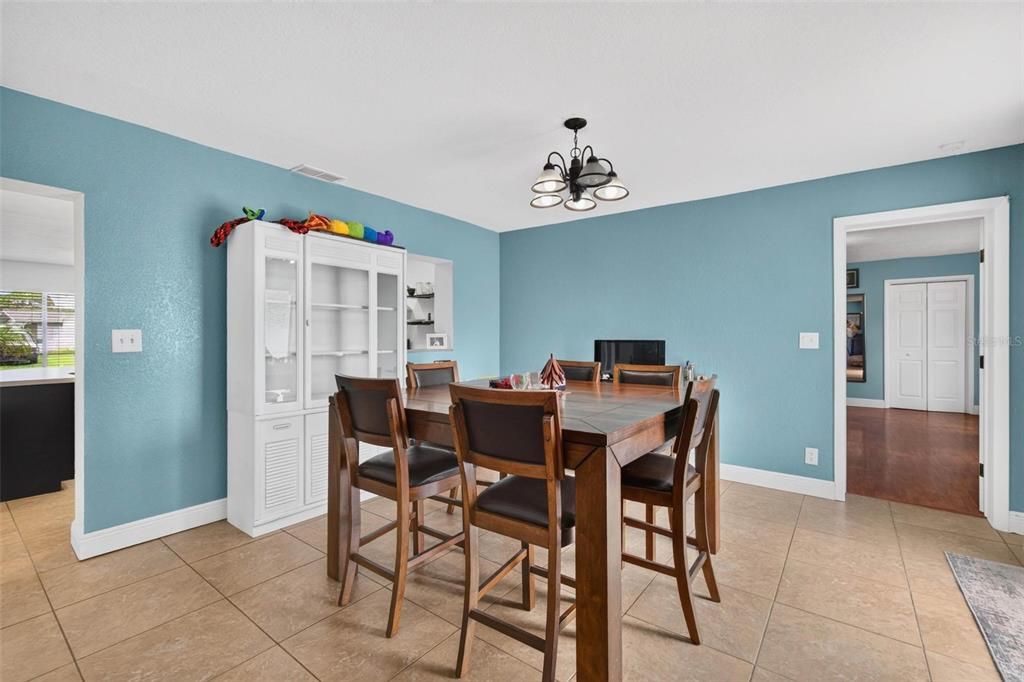 For Sale: $489,000 (4 beds, 3 baths, 1979 Square Feet)