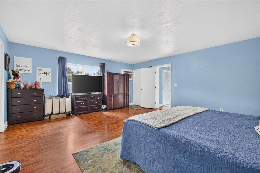 For Sale: $489,000 (4 beds, 3 baths, 1979 Square Feet)