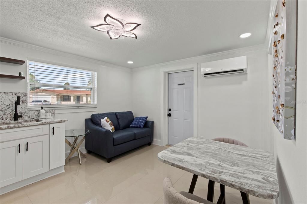 For Rent: $1,575 (1 beds, 1 baths, 350 Square Feet)
