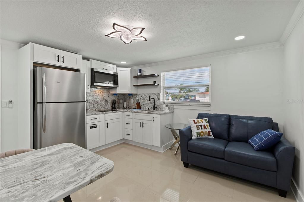 For Rent: $1,575 (1 beds, 1 baths, 350 Square Feet)
