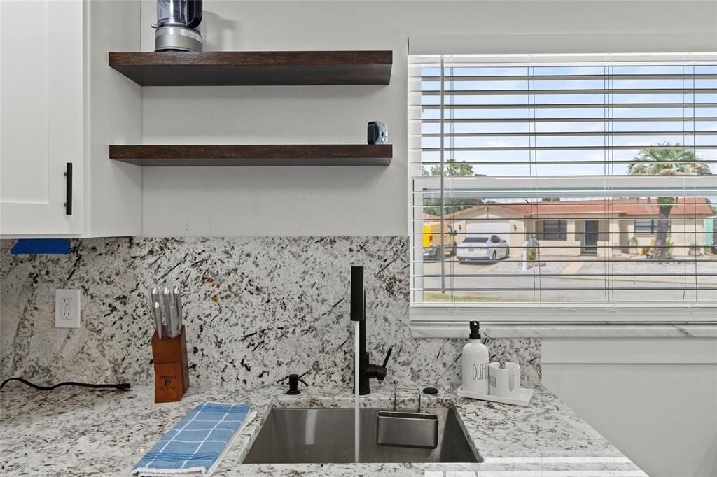 For Rent: $1,575 (1 beds, 1 baths, 350 Square Feet)