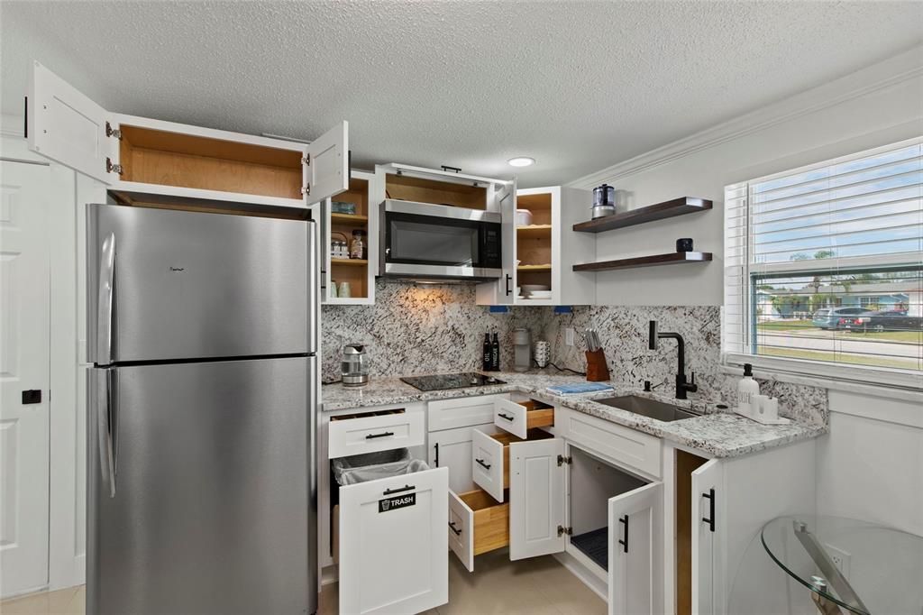 For Rent: $1,575 (1 beds, 1 baths, 350 Square Feet)