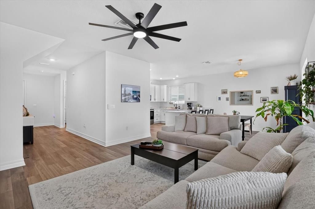En Venta: $425,000 (4 camas, 3 baños, 2385 Pies cuadrados)