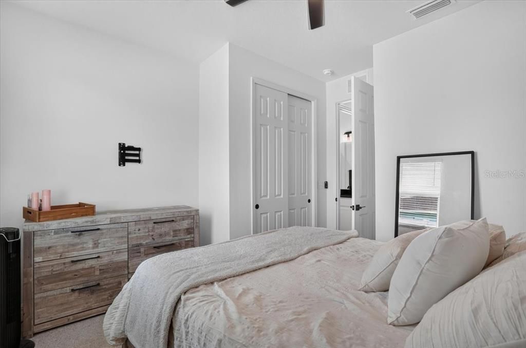 En Venta: $425,000 (4 camas, 3 baños, 2385 Pies cuadrados)