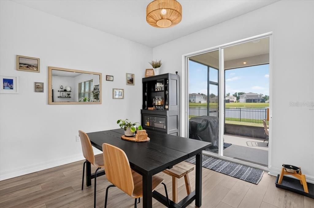 En Venta: $425,000 (4 camas, 3 baños, 2385 Pies cuadrados)