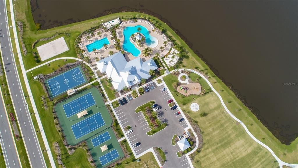 На продажу: $715,000 (6 спален, 4 ванн, 4315 Квадратных фут)