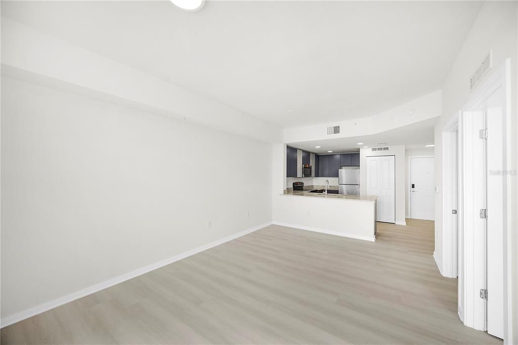 For Sale: $255,000 (1 beds, 1 baths, 750 Square Feet)
