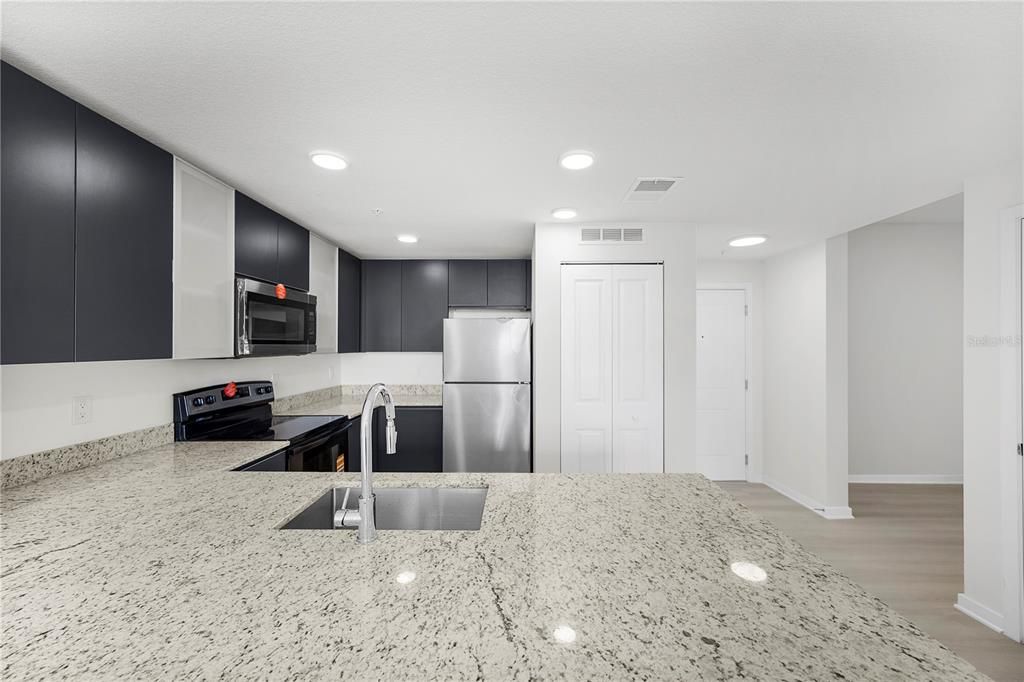 For Sale: $255,000 (1 beds, 1 baths, 750 Square Feet)